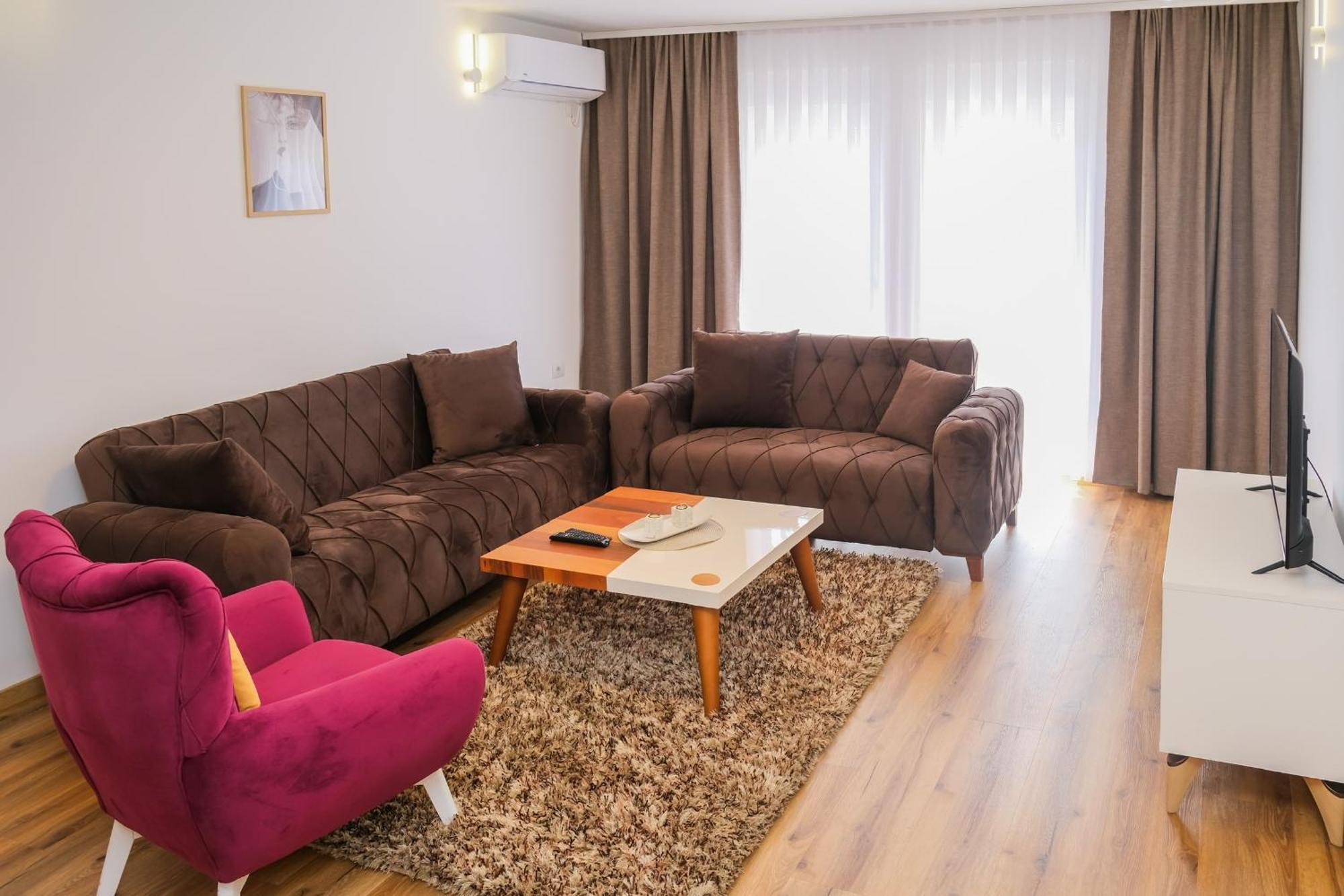 Nest Apartments Gjakova Buitenkant foto